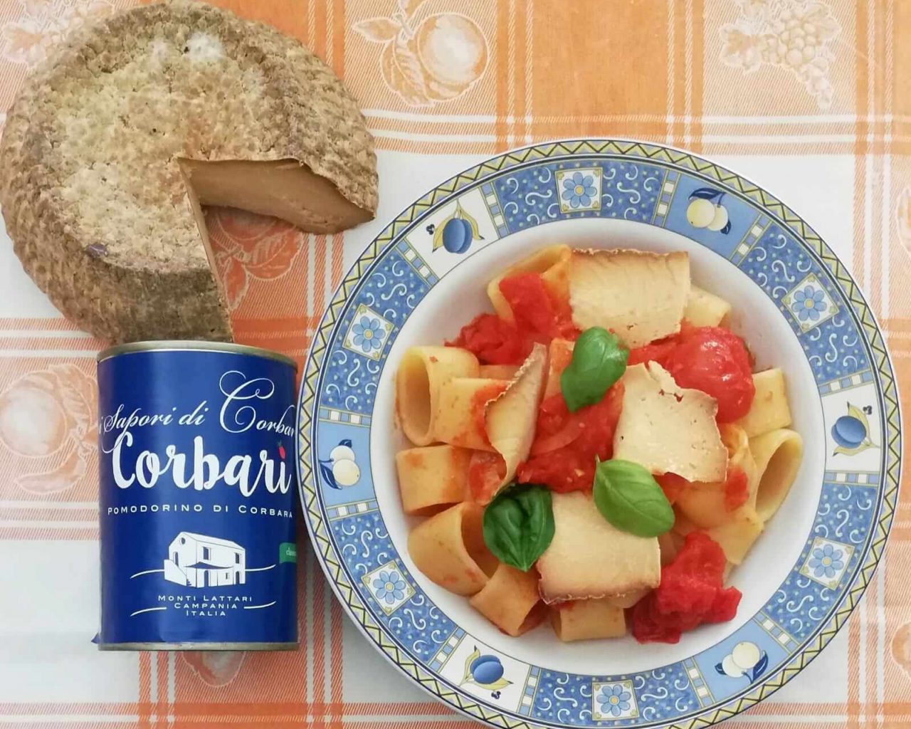 piatto di pasta pasta ricotta e pomodorini corbarini