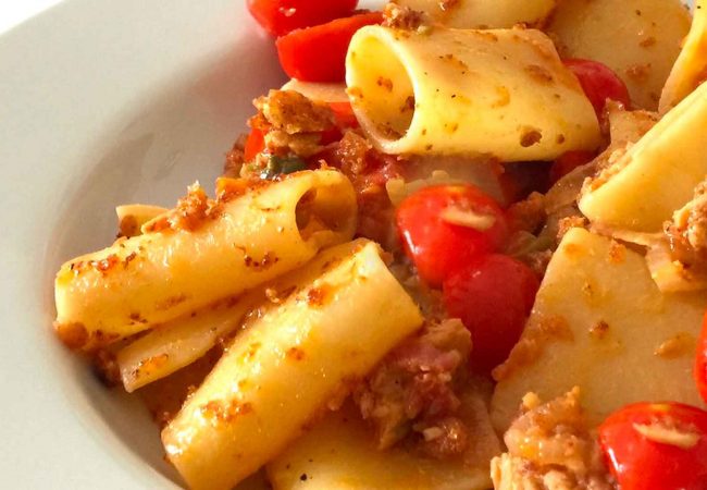 Paccheri con tonno fresco e pomodorino corbarino
