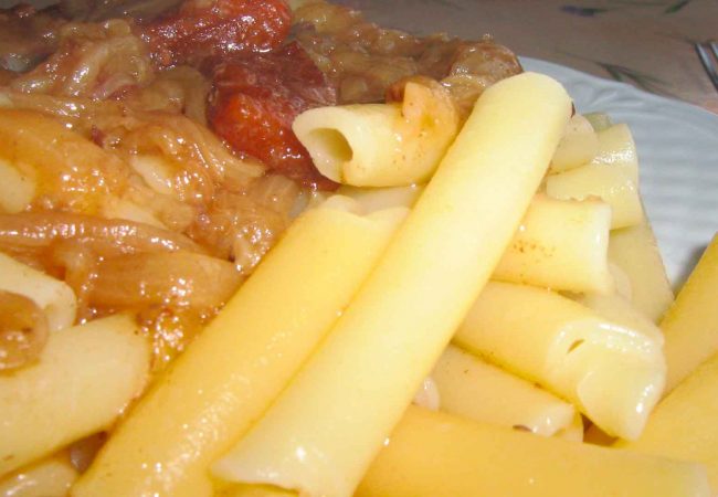 Pasta alla genovese: ziti e preparazione