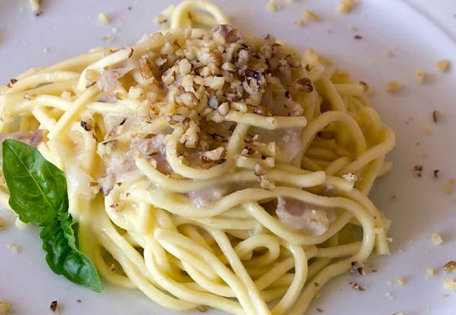 Pasta con nocciole