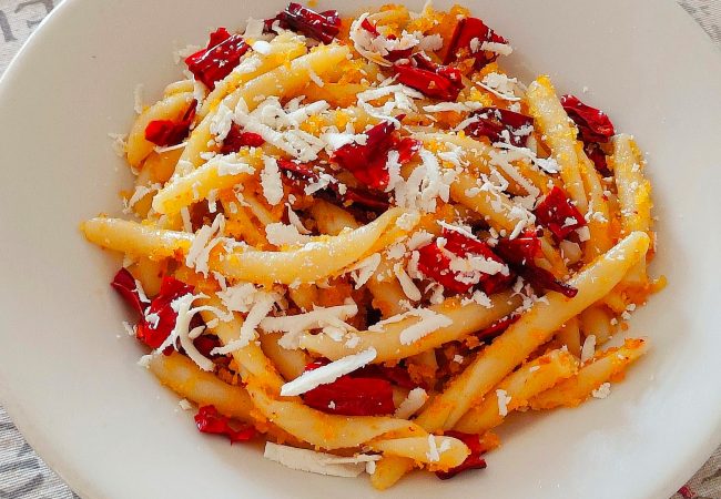 Ricetta pasta con peperoni cruschi