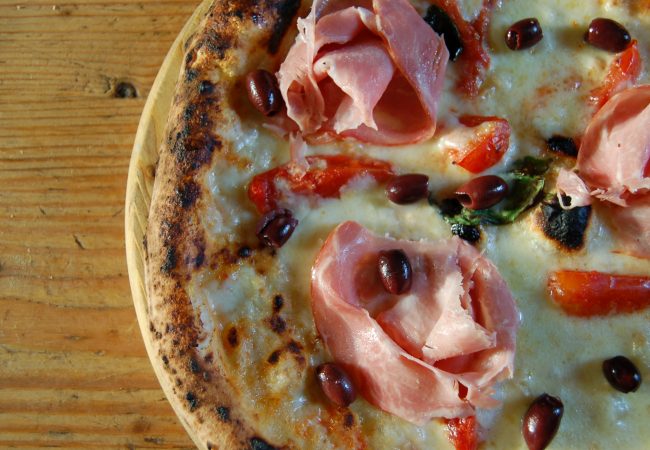 pizza con salame rosa